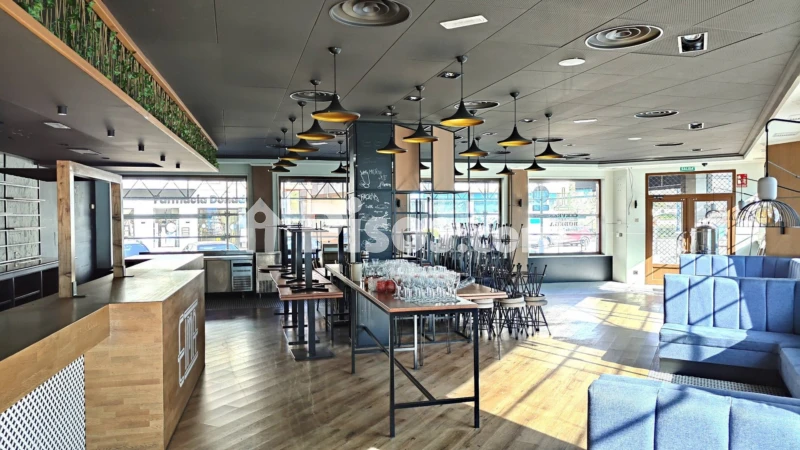 Local comercial en venta en Avenida de la Mahía, cerca de Plaza del Ayuntamiento