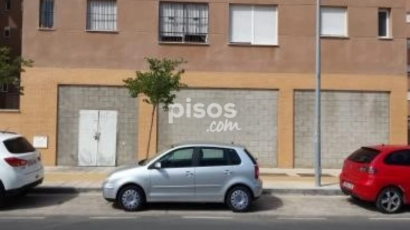Local comercial en venta en Calle Profesor Faustino Gutiérrez Alviz y Armario, Avenida de las Ciencias-Emilio Lemos (Distrito Este-Alcosa-Torreblanca. Sevilla Capital) de 129.000 €
