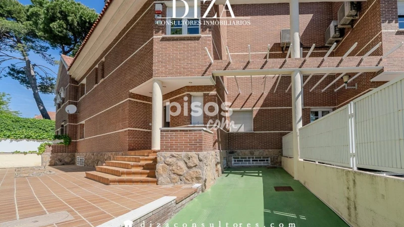 Chalet en alquiler en Avenida de la Victoria, cerca de Calle de Gerda Taro