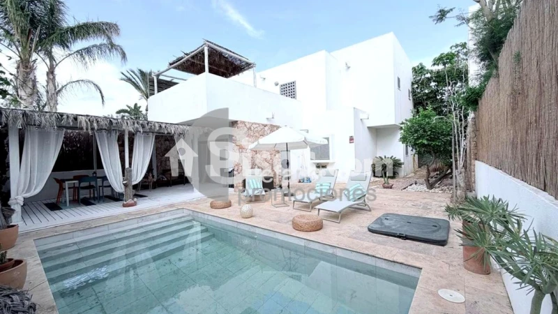 Fotografía del inmueble reportado: 4.000 €/mes — Almería, Almería