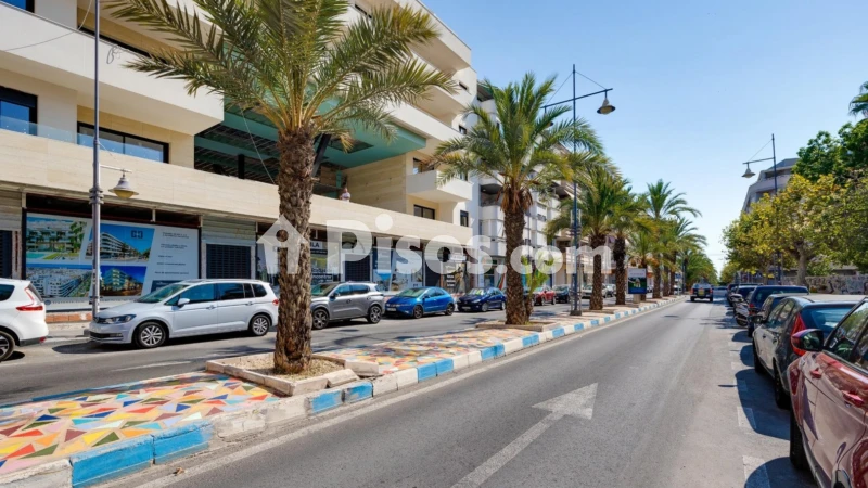 Pis – Torrevieja, Urbanización Calas Blancas