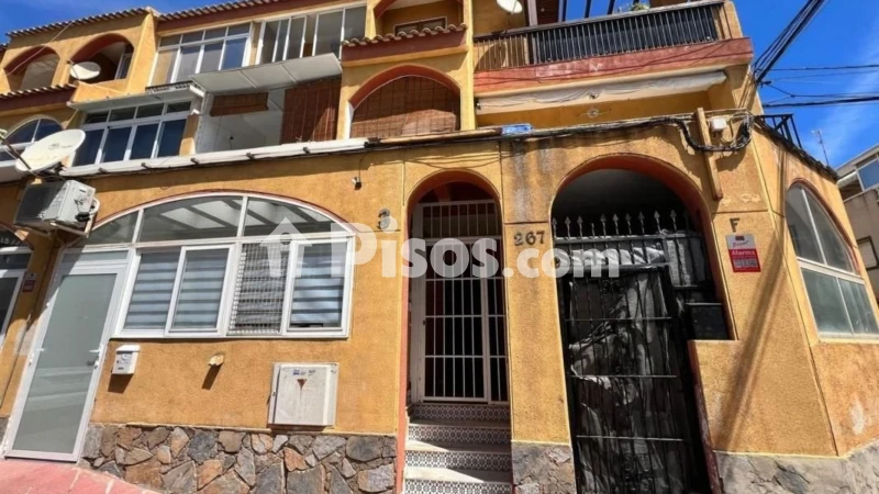 Pis – Torrevieja, Urbanización Calas Blancas