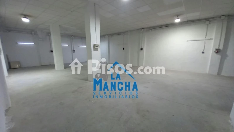 Local comercial en venta en El Pilar