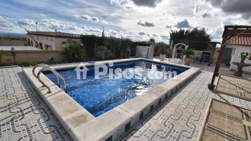 Casa – Albatera, Urbanización Serralba
