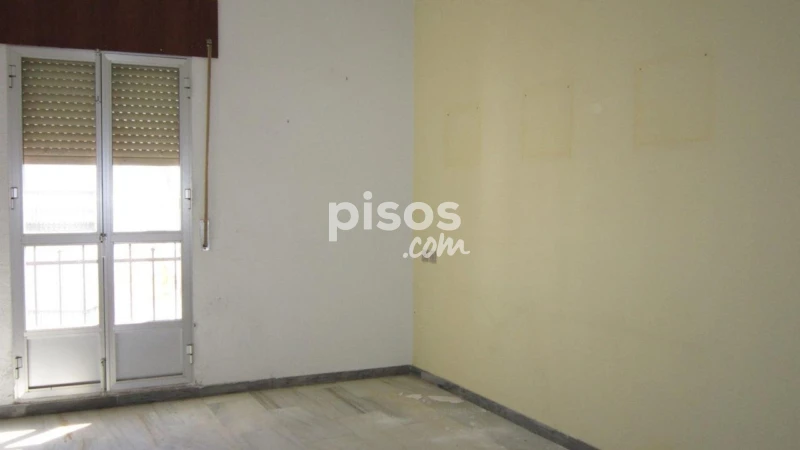 Piso en venta en Calle de los Poetas Hermanos Machado, 28, Fernán-Núñez de 42.000 €