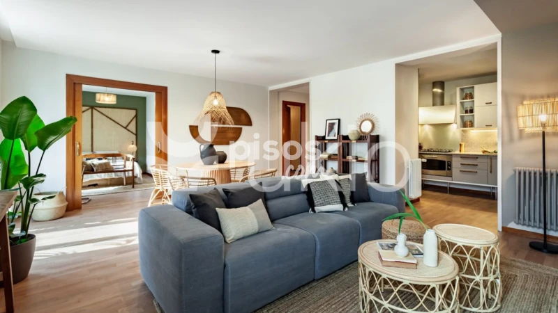 Piso en alquiler en Ronda de la Universitat