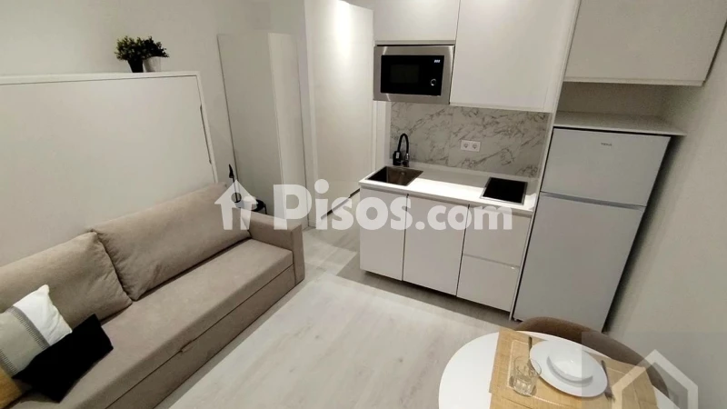 Estudio en alquiler en Calle de Montesa