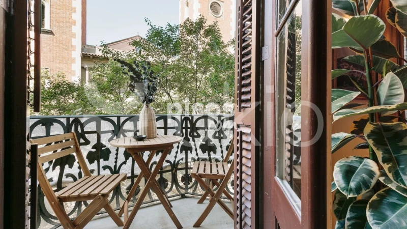 Estudio en alquiler en Carrer de la Diputació, cerca de Carrer de Casanova, Sant Antoni (Distrito Eixample. Barcelona Capital) de 2.185 €<span>/mes</span>
