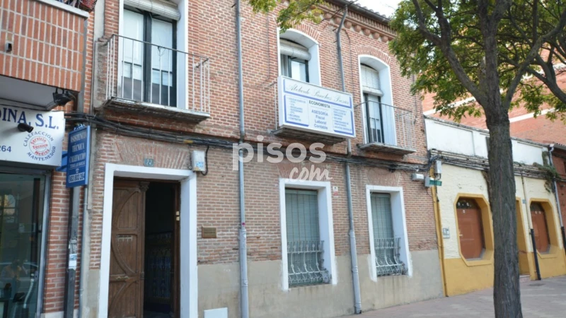 Casa en venta en Avenida de Portugal, cerca de Calle de Nueva del Amparo, Medina del Campo de 315.000 €