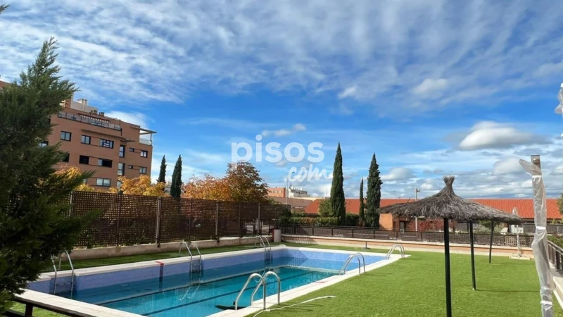 Piso en alquiler en Avenida del Santuario de Valverde, cerca de Calle de la Colegiata de Cervatos