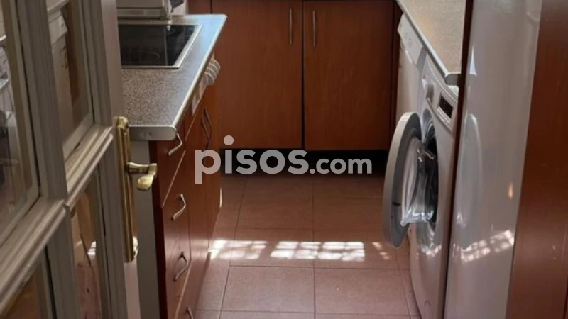 Habitación en alquiler en Puerta Carmona-Puerta Osario-Amador de los Ríos, Nervión (Distrito Nervión. Sevilla Capital) de 350 €<span>/mes</span>