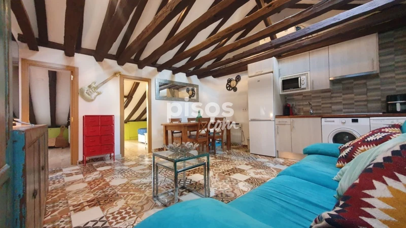 Ático en alquiler en Avenida de la Victoria