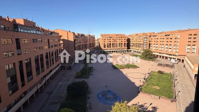 Pis – Albacete, Universidad