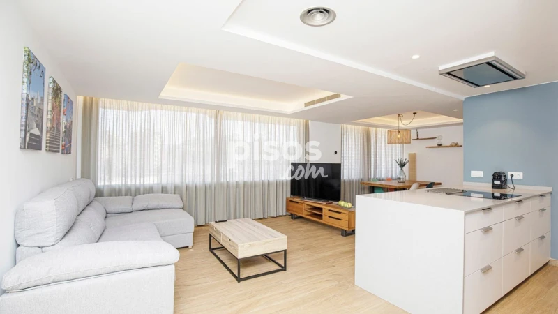 Piso en alquiler en Carrer de la Creu, Eixample-Centre (Girona Capital) de 2.600 €<span>/mes</span>