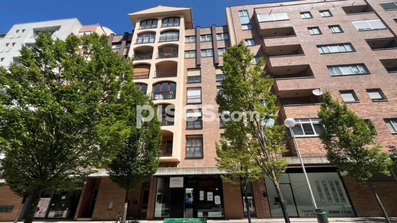 Piso en alquiler en Mendebaldea, Ermitagaña-Mendebaldea-Etxabakoitz (Pamplona - Iruña) de 950 €<span>/mes</span>