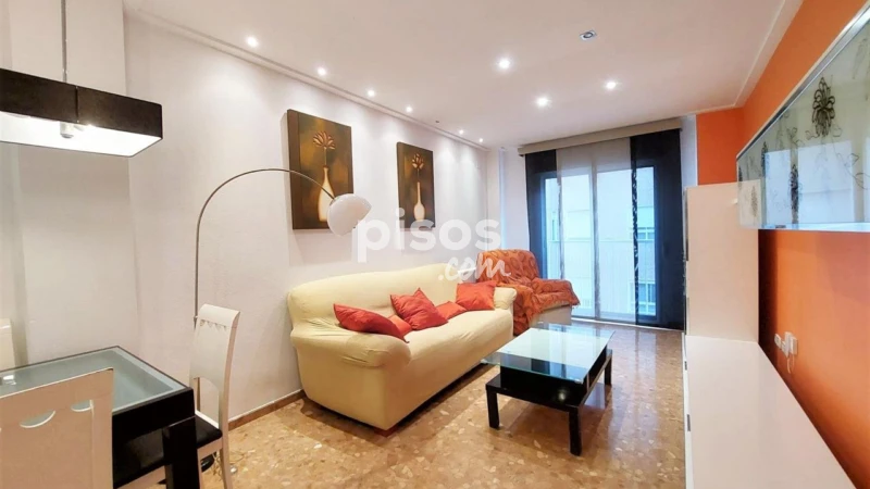 Piso en alquiler en Plaza Madrid/ Toscar, Carrús Oeste-El Toscar (Distrito Núcleo Urbano. Elx - Elche) de 700 €<span>/mes</span>