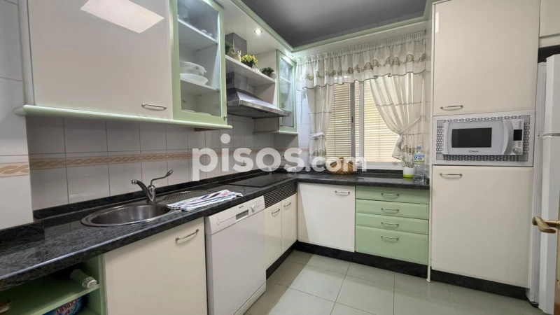 Piso en alquiler en Calle del Museo, 9, Pardaleras (Badajoz Capital) de 725 €<span>/mes</span>