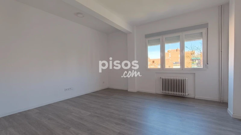 Piso en alquiler en Valdezarza