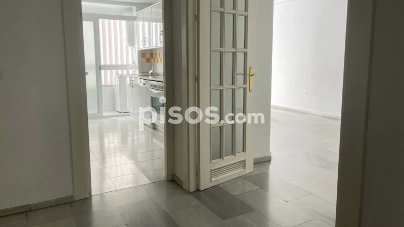 Piso en alquiler en Calle de Doce de Octubre, Santa Rosa-Valdeolleros (Córdoba Capital) de 800 €<span>/mes</span>