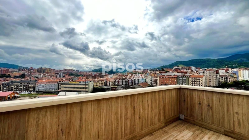 Ático en alquiler en Zabalburu, Abando Hurtado de Amézaga (Distrito Abando. Bilbao) de 1.450 €<span>/mes</span>