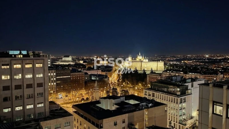 Piso en alquiler en Calle de la Princesa, cerca de Calle de San Leonardo