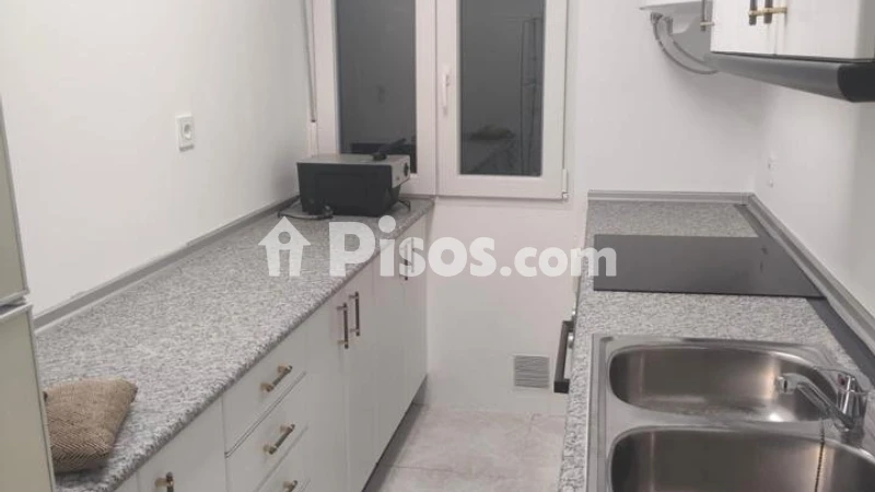 Piso en alquiler en Calle de la Duquesa de Tamames, cerca de Calle del Muguett