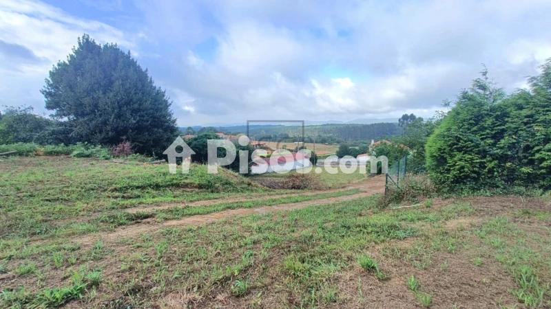 Terreno en venta en Calle Carballo. Sedes