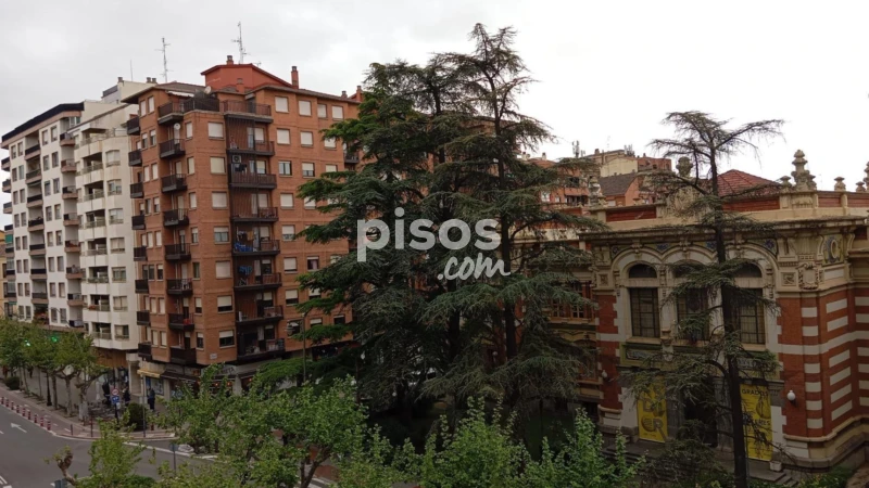 Piso en alquiler en Avenida de la Paz, cerca de Calle de la Duquesa de la Victoria, Centro (Logroño) de 950 €<span>/mes</span>