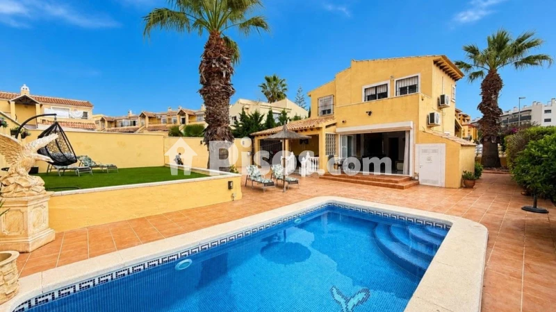 Casa – San Miguel de Salinas, Urbanización Las Filipinas