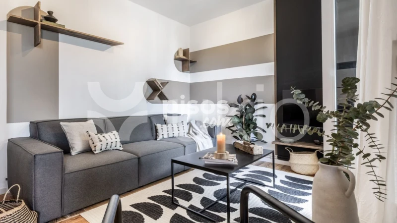 Piso en alquiler en Calle de Santa Engracia, cerca de Plaza del Descubridor Diego de Ordás