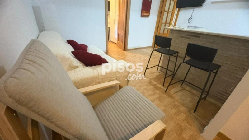 Piso en alquiler en Calle Victoria Domínguez Cerrato, cerca de Calle José Sebastián Bandarán, La Oliva-Polígono Sur (Distrito Sur. Sevilla Capital) de 1.290 €<span>/mes</span>