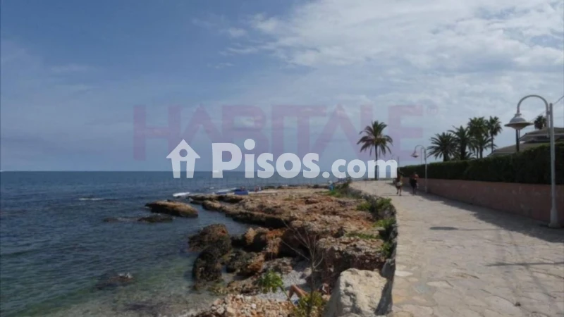 Terreno en venta en Calle Io, Número 17