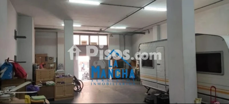 Local comercial en venta en Calle Granada, cerca de Calle Santiago