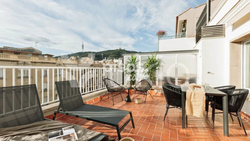 Ático en alquiler en Carrer de Balmes, cerca de Passeig de Sant Gervasi, Sant Gervasi-La Bonanova (Distrito Sarrià-Sant Gervasi. Barcelona Capital) de 2.240 €<span>/mes</span>