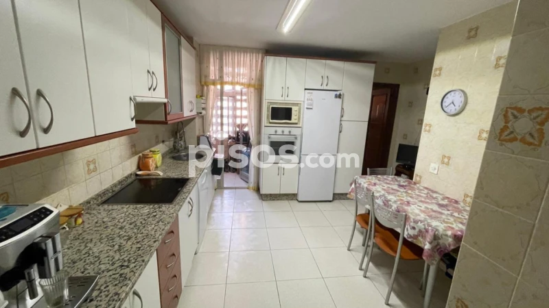 Habitación en alquiler en Calle del Monasterio de Carracedo, Zona Alta (Ponferrada) de 240 €<span>/mes</span>