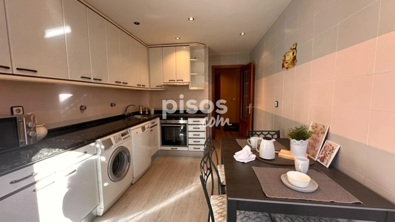 Piso en venta en Calle Maestro G.Muñoz, Número 14, La Florida-San Pedro (Soria Capital) de 215.000 €