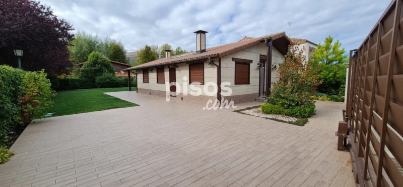 Chalet en venta en Calle de los Morales, 15, Golmayo de 375.000 €
