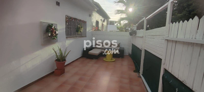 Casa en venta en Parque Victoria Eugenia, Martiricos-La Roca (Distrito La Rosaleda-La Roca. Málaga Capital) de 390.000 €