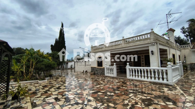 House, 300 m²