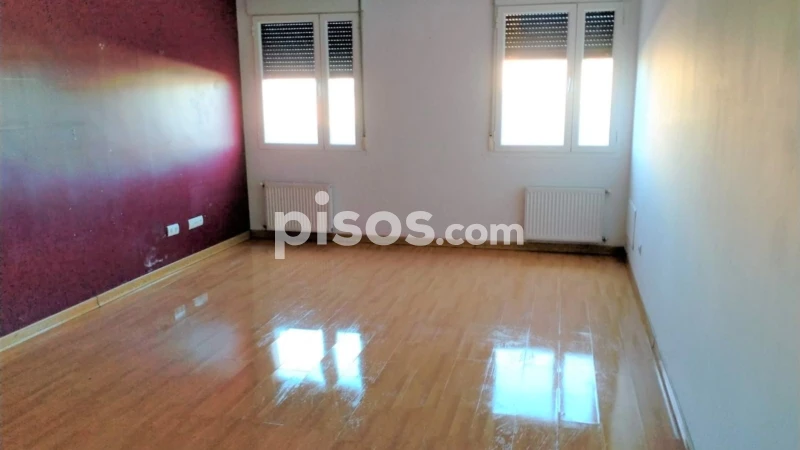 Piso en venta en Avenida de Madrid, Almazán de 66.000 €