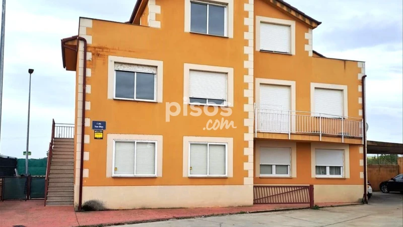 Piso en venta en Calle San Blas, Monfarracinos de 56.000 €
