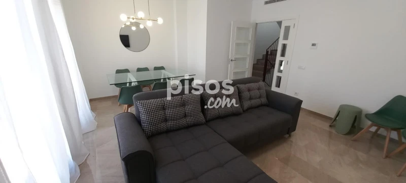 Chalet adosado en alquiler en Calle de la Amistad, Quart de Poblet de 1.980 €<span>/mes</span>
