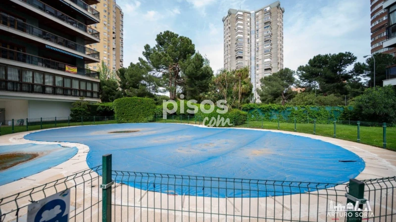 Piso en alquiler en Pasaje de Caleruega