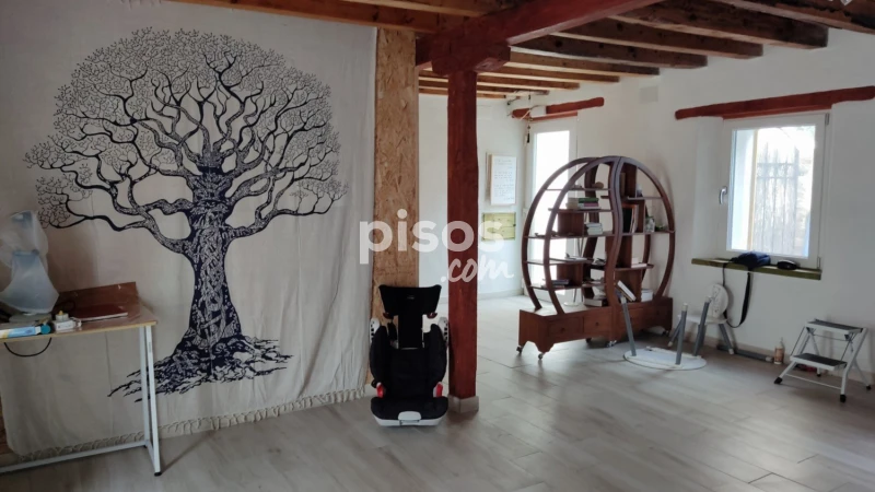 Casa adosada en venta en Faldas del Castillo, La Florida-San Pedro (Soria Capital) de 202.000 €