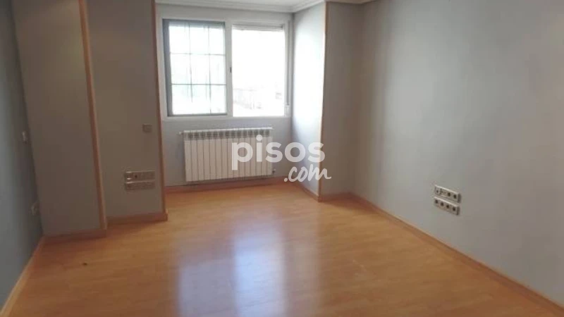 Piso en alquiler en Avenida de la Reina Victoria, cerca de Calle de Juan Montalvo