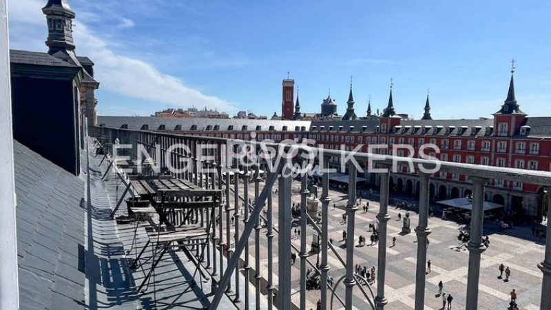 Ático en alquiler en Sol