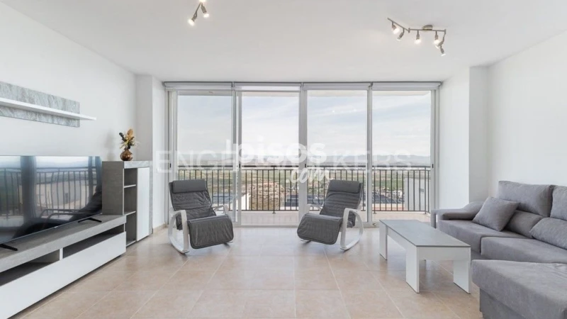 Casa en alquiler en Chiva, Chiva de 2.500 €<span>/mes</span>