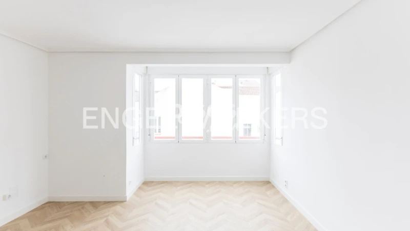 Piso en alquiler en Calle de Luis Cabrera, cerca de Calle de Canillas