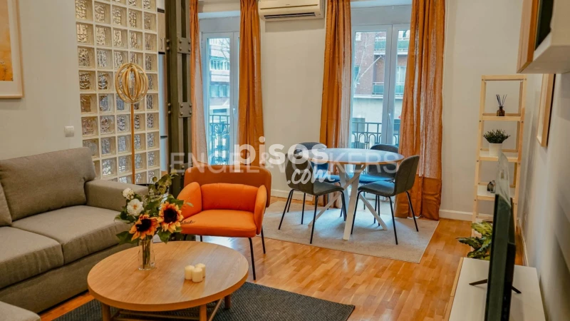 Piso en alquiler en Calle de Ríos Rosas, cerca de Calle de Santa Engracia