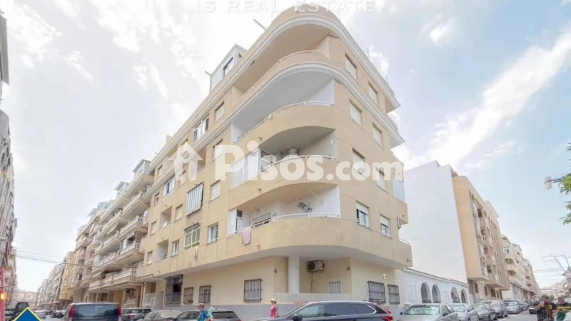 Pis – Torrevieja, Urbanización Calas Blancas